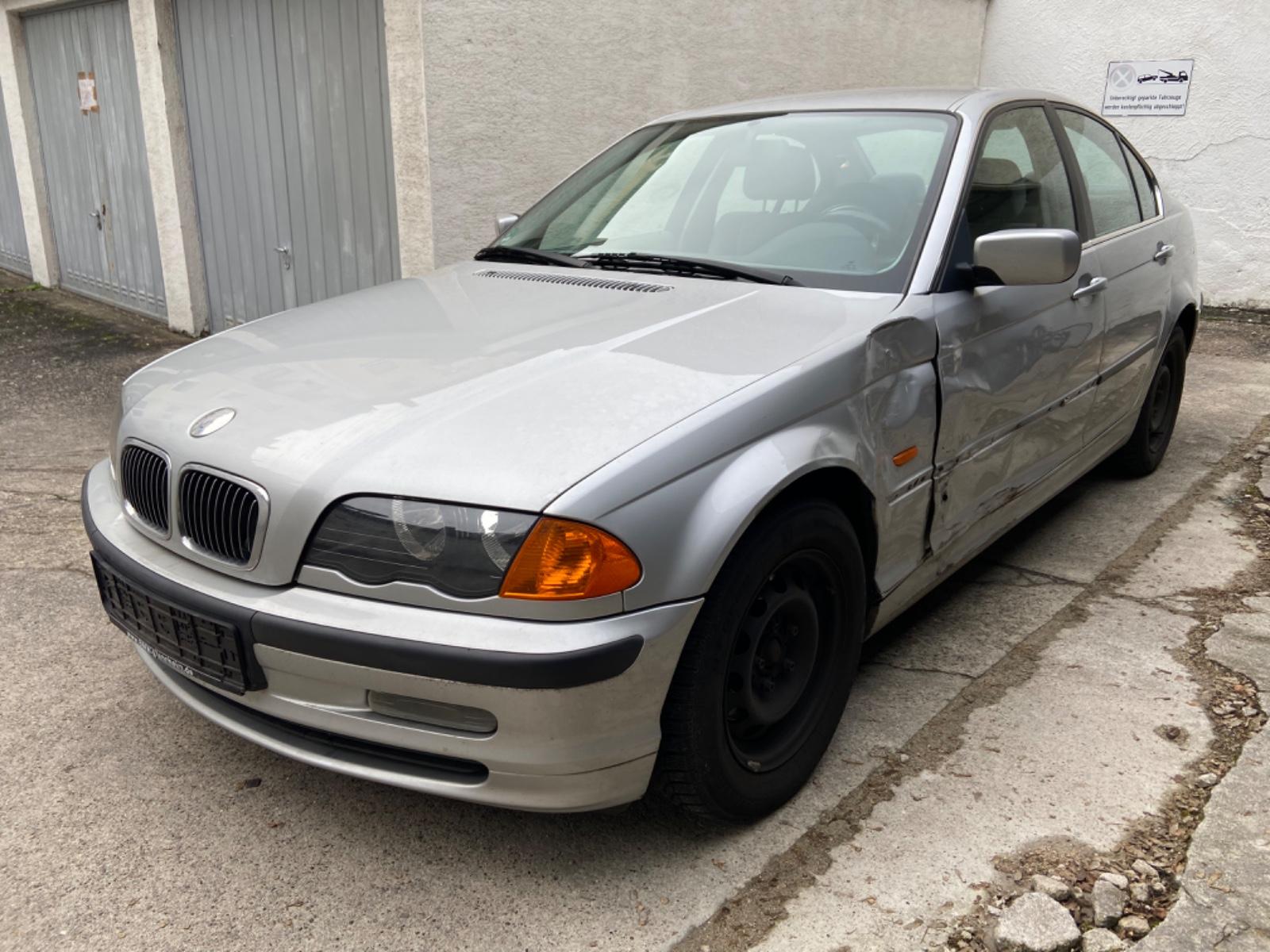 BMW 323i
