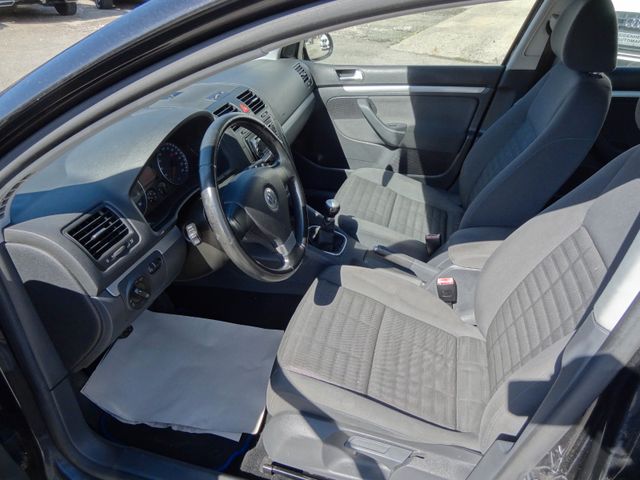 Fahrzeugabbildung Volkswagen Golf V Lim. Tour/Klima/PDC/Alu/