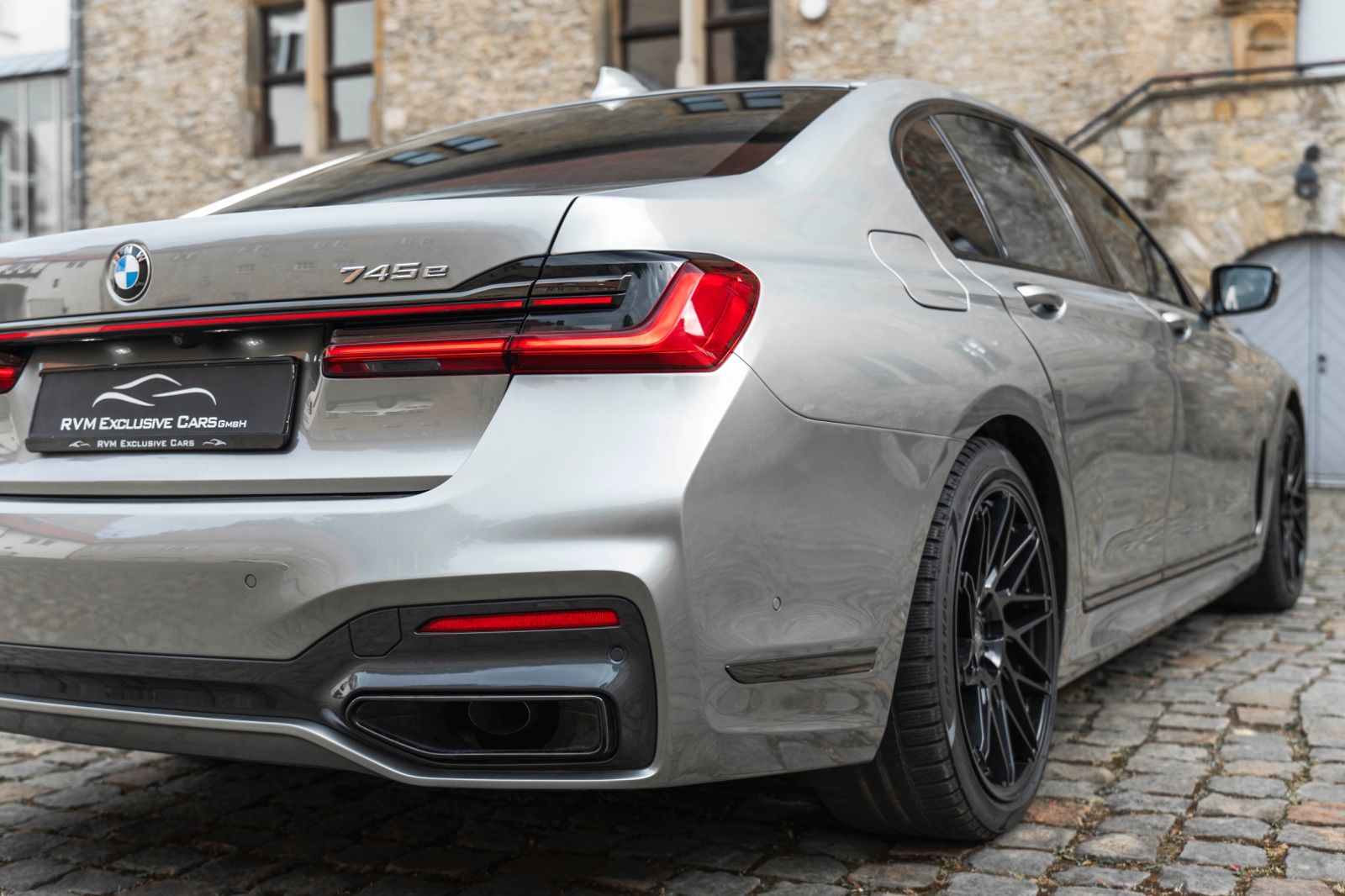Fahrzeugabbildung BMW 745 e M Sportpaket Laserlicht Head Up Harman
