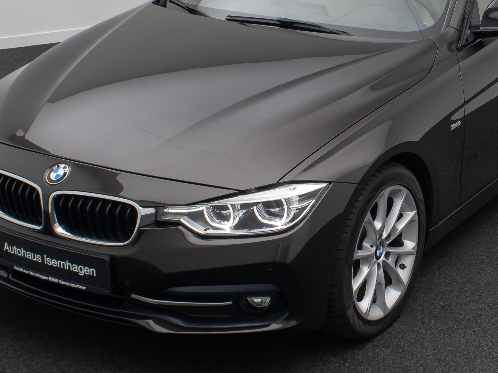 Fahrzeugabbildung BMW 320d SportLine Kamera HiFi NaviPro Alarm Komfort