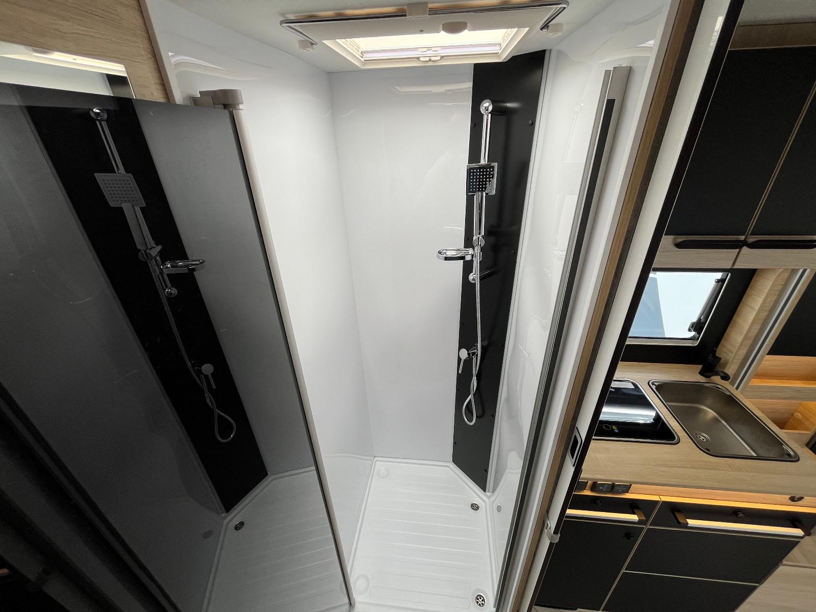 Challenger 270 Graphite Arctic Solar Markise Lithium – Foto 10 von 16