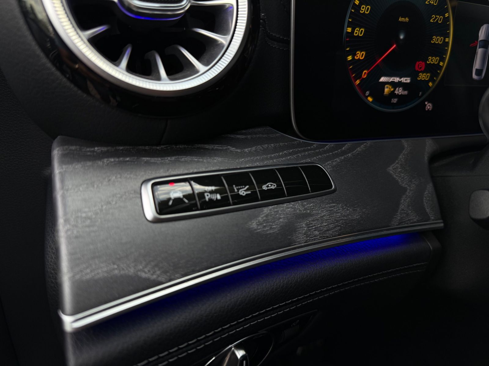 Fahrzeugabbildung Mercedes-Benz AMG GT 4-trg. 63 S 4Matic+/Burmester/Massage/