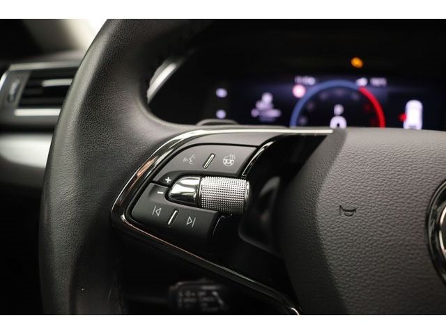 Fahrzeugabbildung SKODA Superb Combi Ambition LED ACC Navi DSG