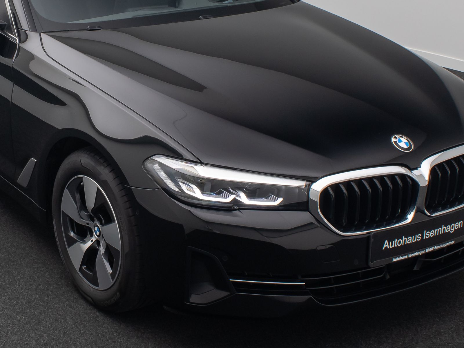 Fahrzeugabbildung BMW 520d ACC Alarm AHK Memory HUD DAB H/K Panorama