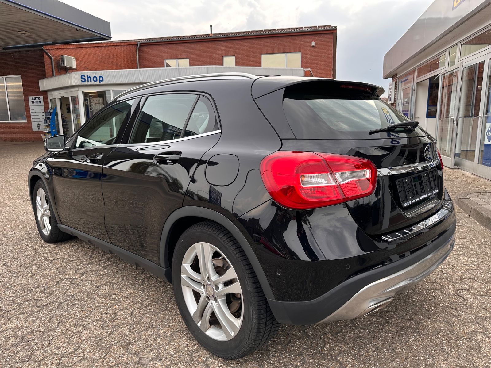 Fahrzeugabbildung Mercedes-Benz GLA 220 CDI Urban DCT AHK/Pano/SHZG/STANDHZG/GRA