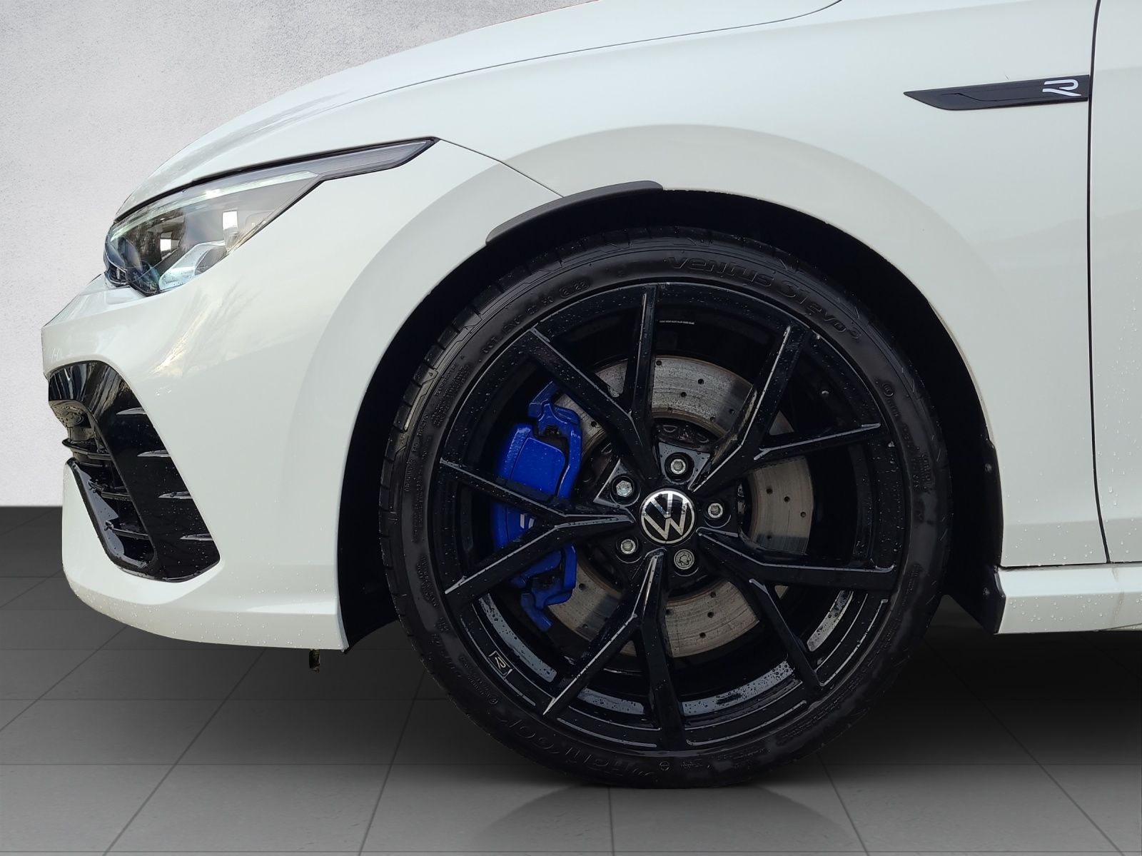 Volkswagen Golf VIII R 2.0 TSI DSG 4M BlackStyle Akra foto 3