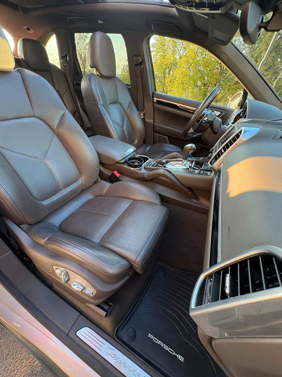 Porsche Cayenne - -