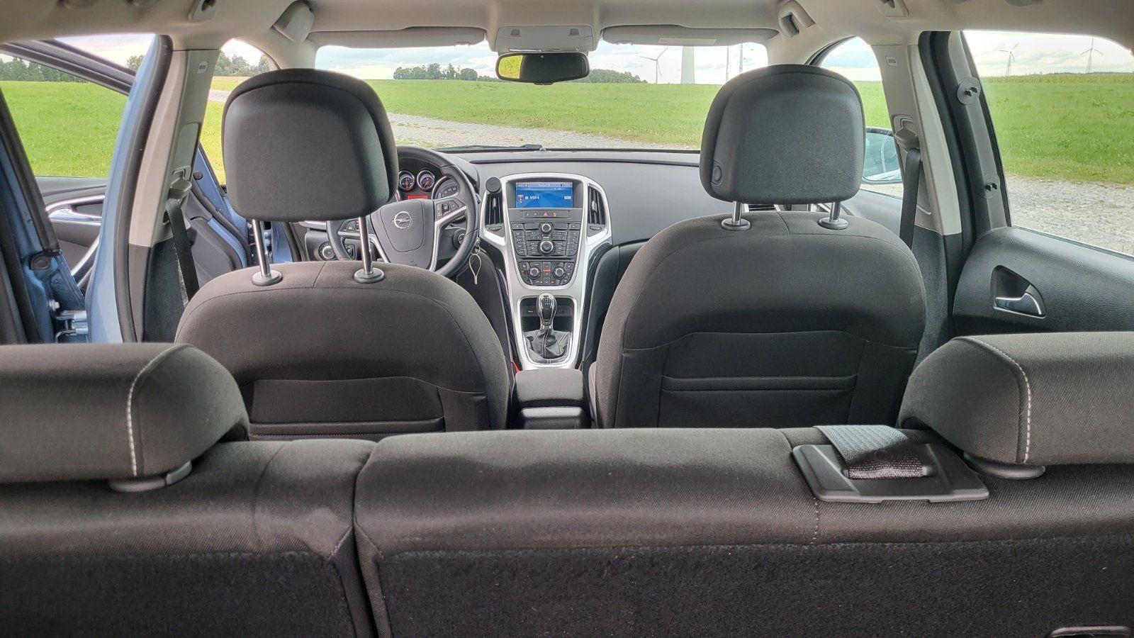Opel Astra 2011 — photo 13