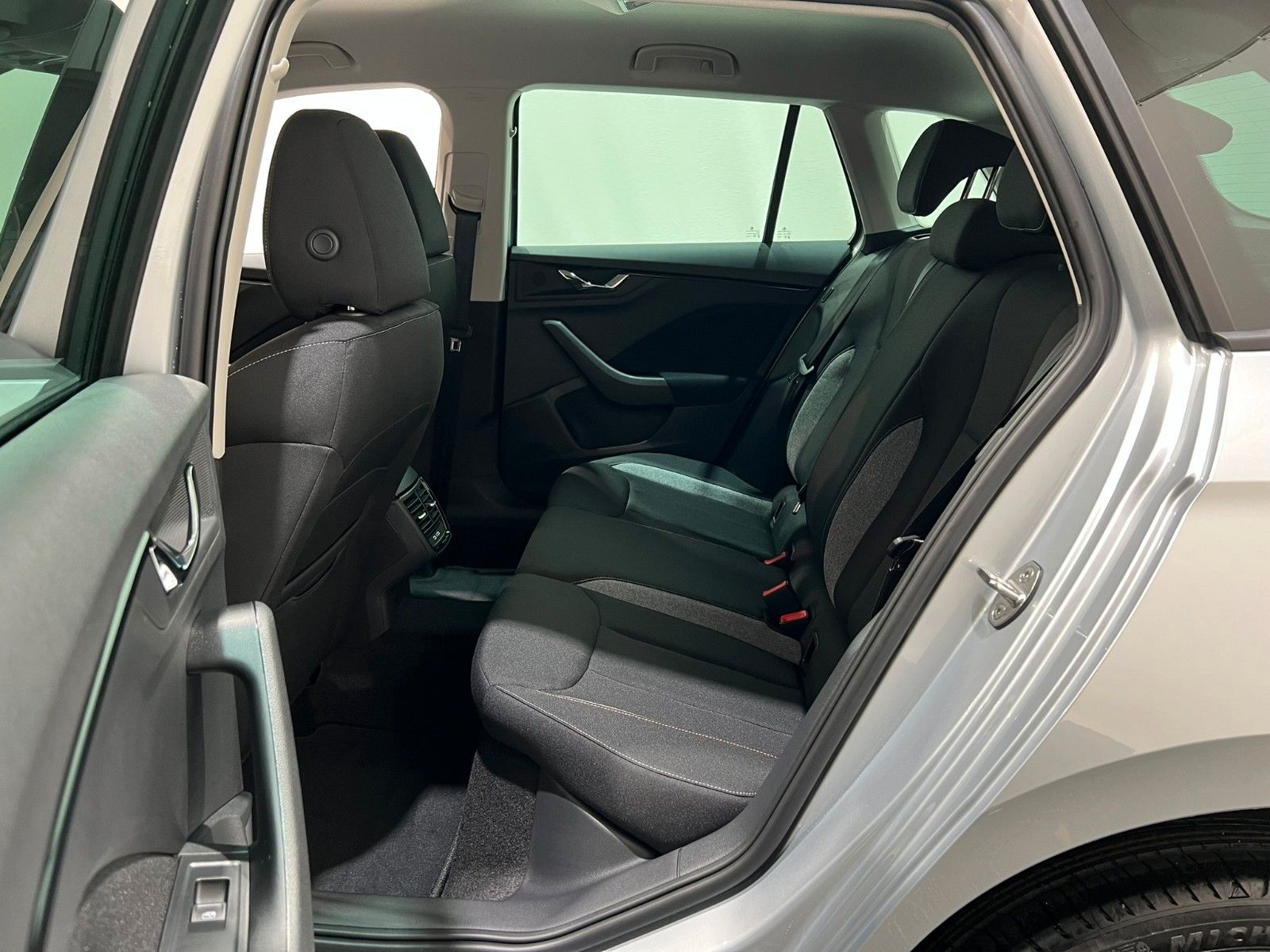 Fahrzeugabbildung SKODA Kamiq Selection / DSG / Kamera / 17 Zoll