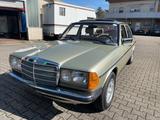 Mercedes-Benz E 230 ( W 123)  Limousine mit Schiebedach - Mercedes-Benz: S123