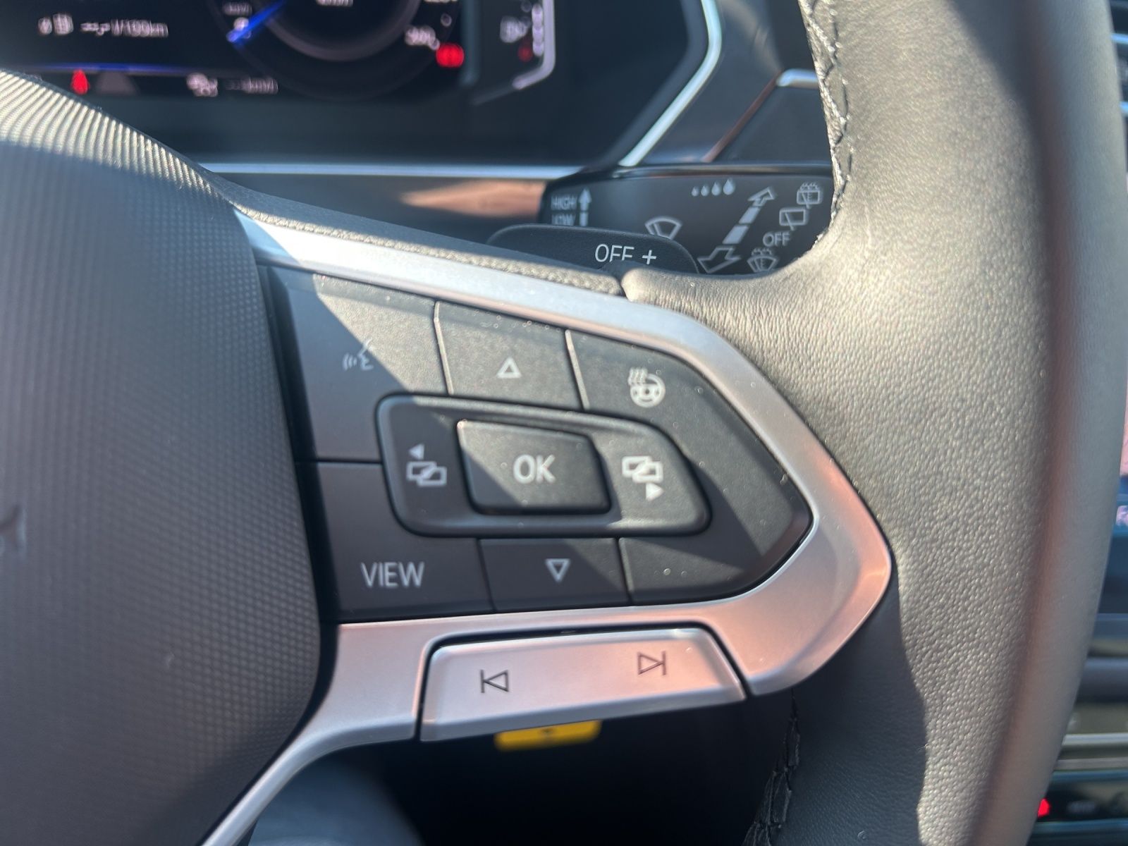 Fahrzeugabbildung Volkswagen Tiguan Elegance TDI 4M IQ.Light Navi ACC RFK SHZ