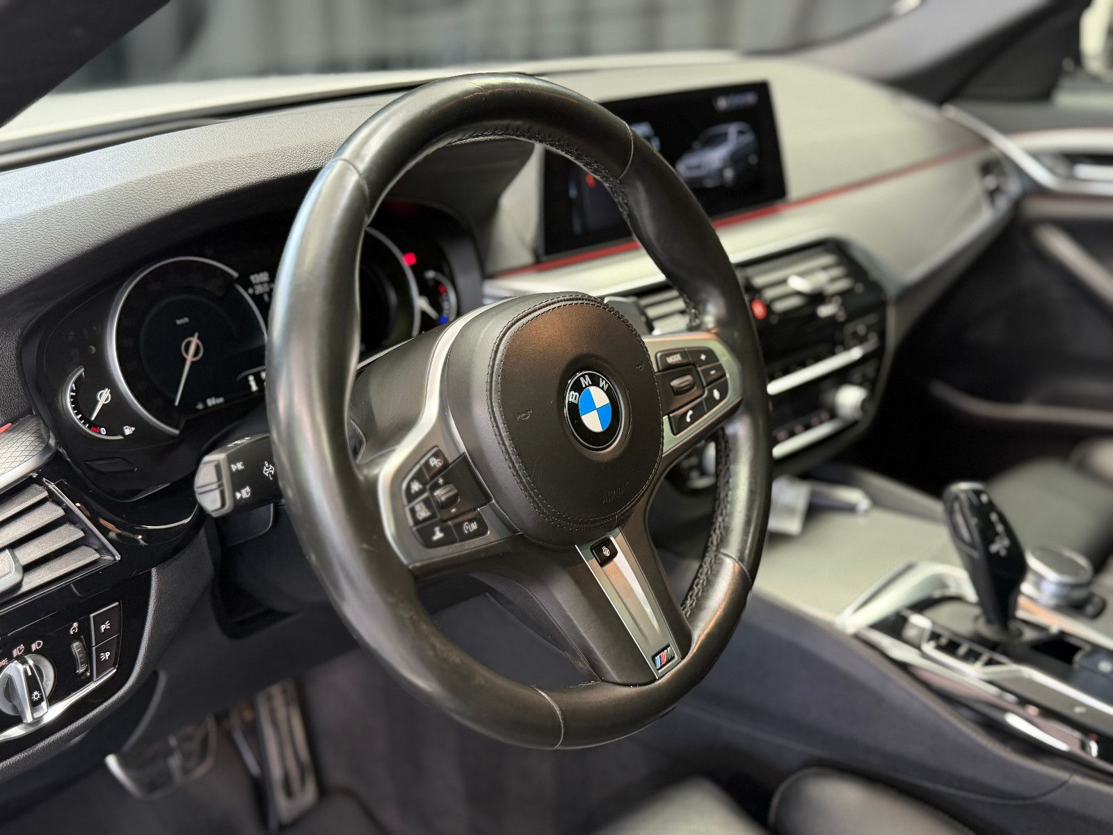 Fahrzeugabbildung BMW 540i xDrive Touring M Sport |AHK|HuD|HiFi|PANO