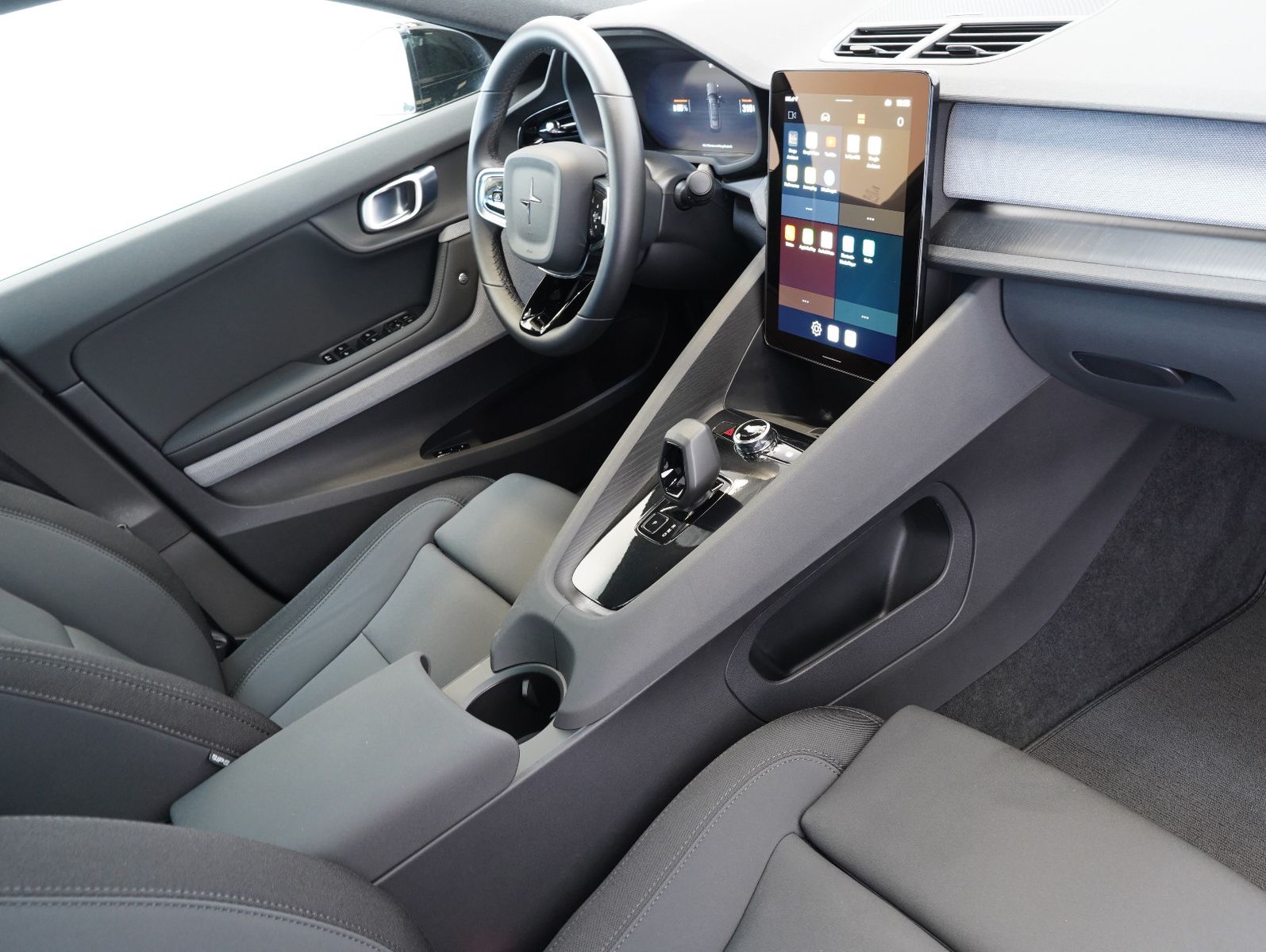 Fahrzeugabbildung Polestar 2 Standard Range Single PLUS-PAKET/PANO/AHK