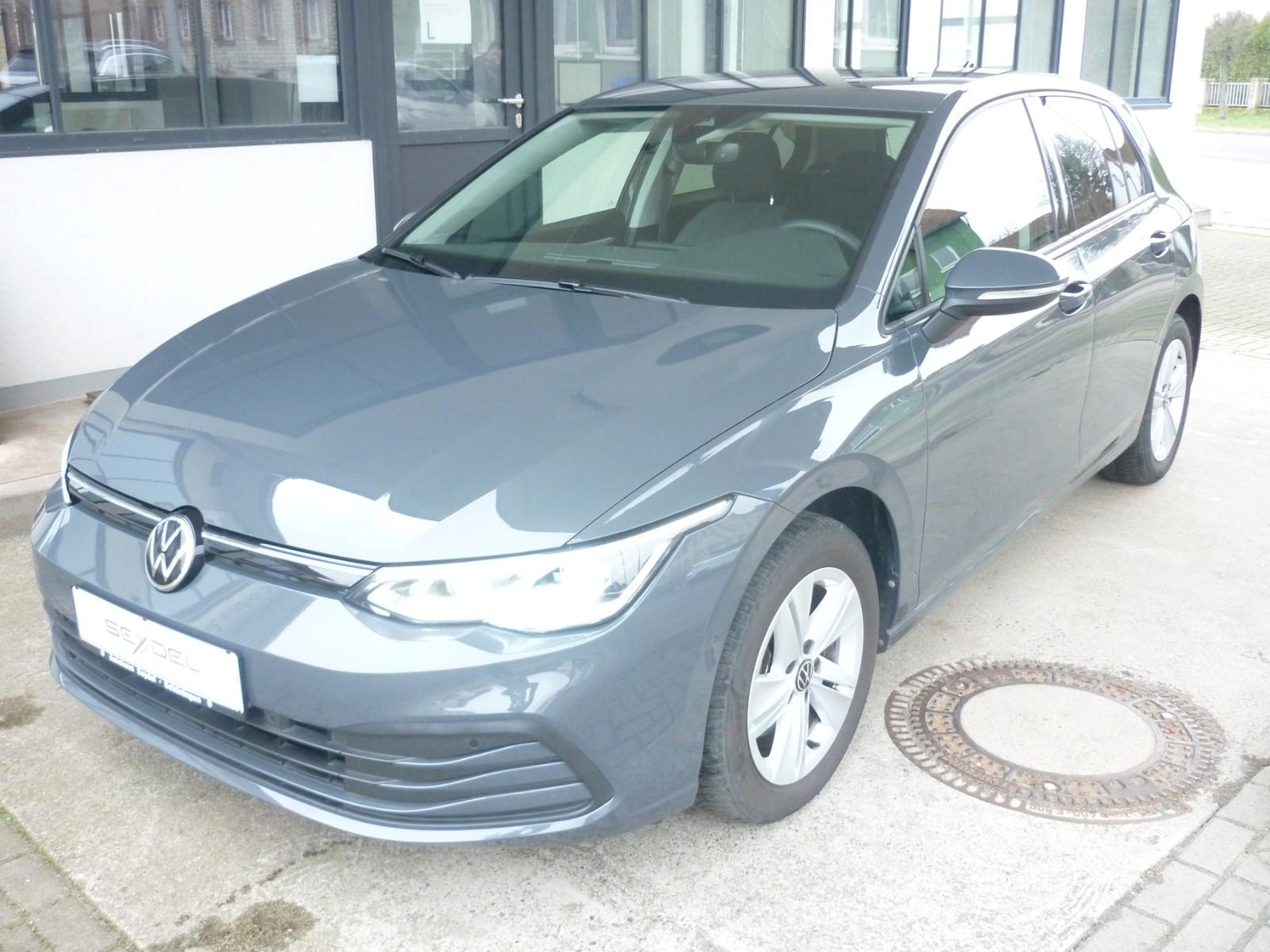 Volkswagen Golf VIII 1.5  Life eTSI Matrix STH Kamera