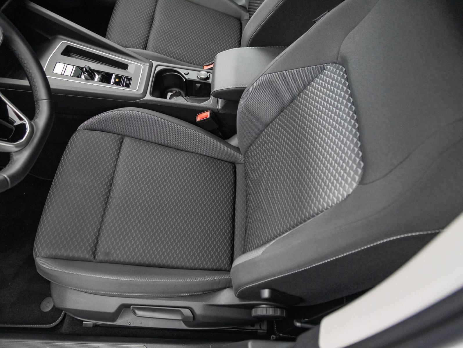 Volkswagen Golf VIII 1.5 eTSI "ACTIVE" DSG Navi LED Digital, миниатюра 9