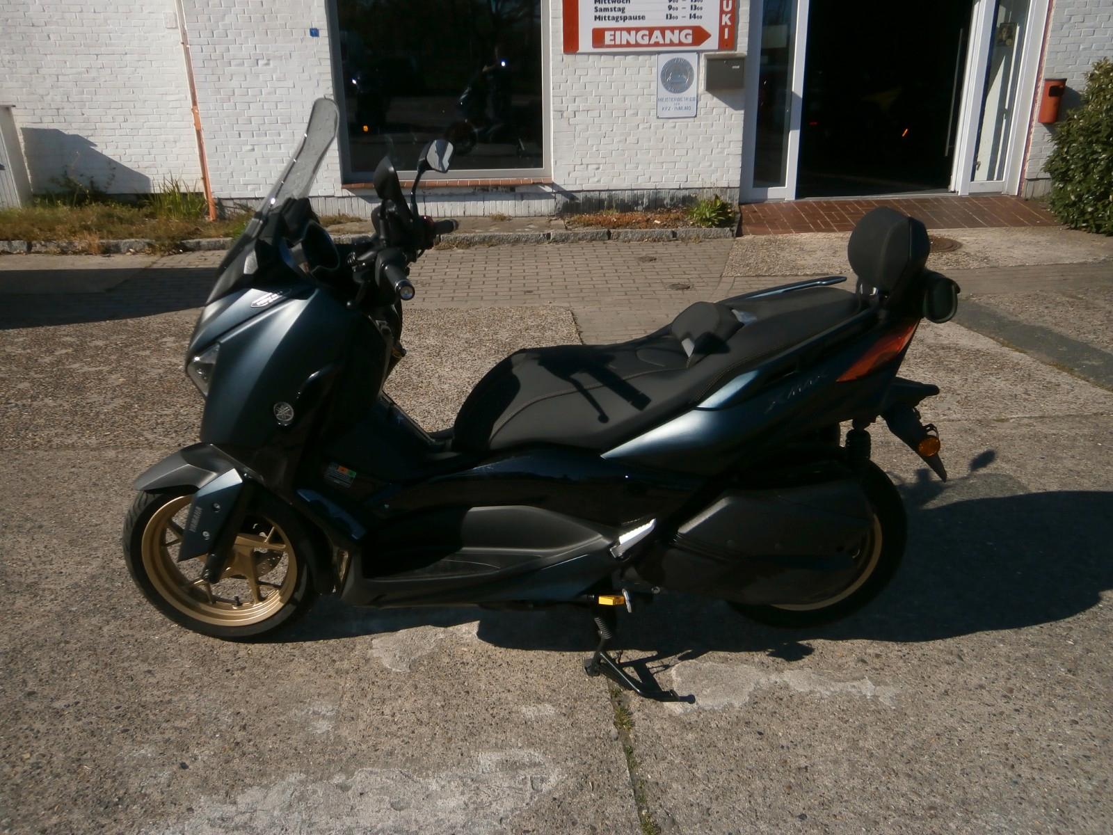 Yamaha X-Max 300