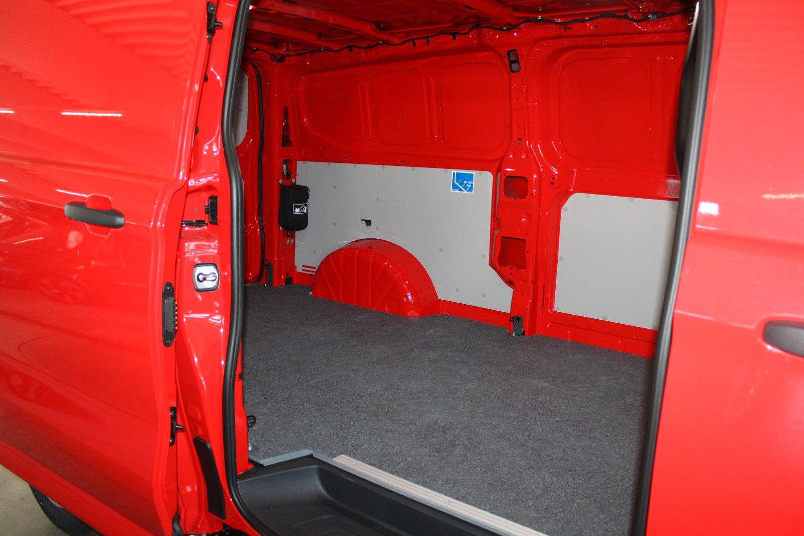 Fahrzeugabbildung Ford Transit Custom TREND L2 Kasten AHK Dachträger