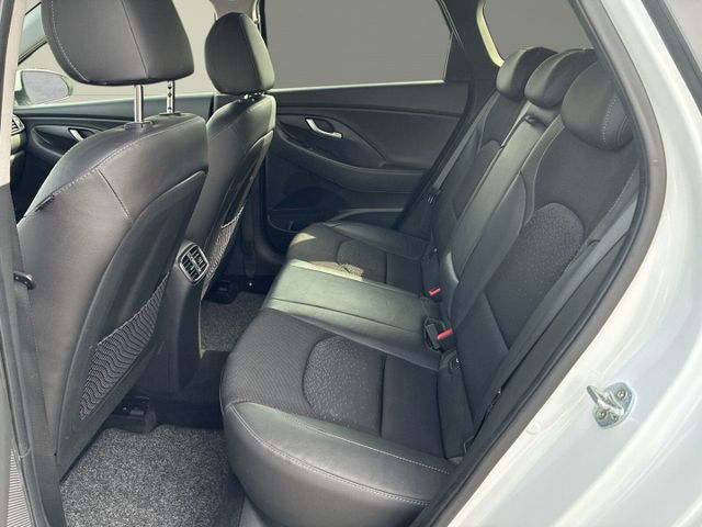 Hyundai i30 Premium Pano+Kamera+LED+Navi+SHZ+Klima+Temp+