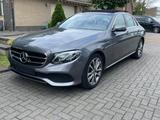 Mercedes-Benz E 300 de AVANTGARDE PANO WIDESCREEN kamera NAVI - Hybrid (Diesel/Elektro): Panorama-Dach, Limousine