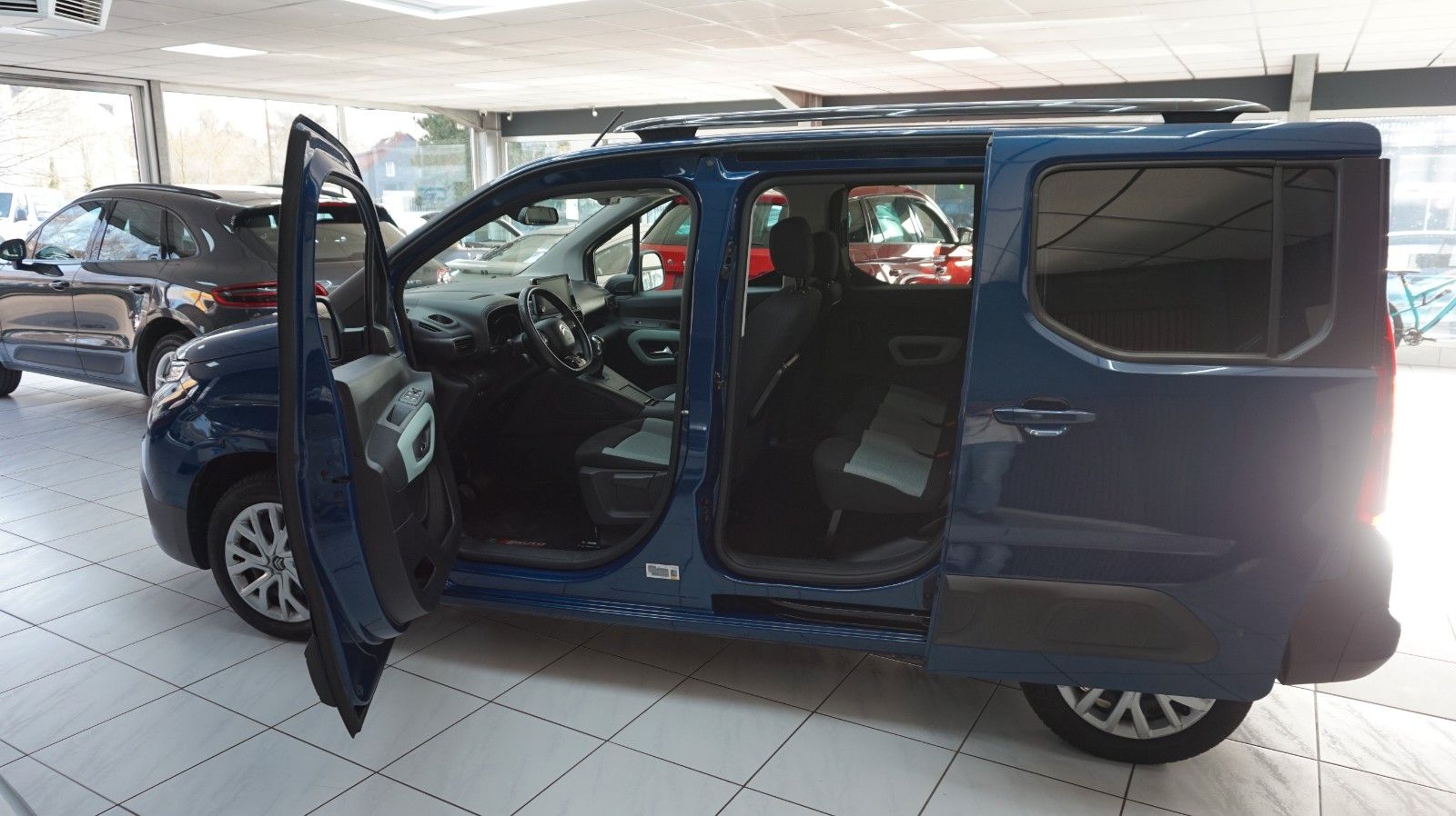 Fahrzeugabbildung Citroën Berlingo Feel M *1.Hand*Carplay*Navi*Kamera*