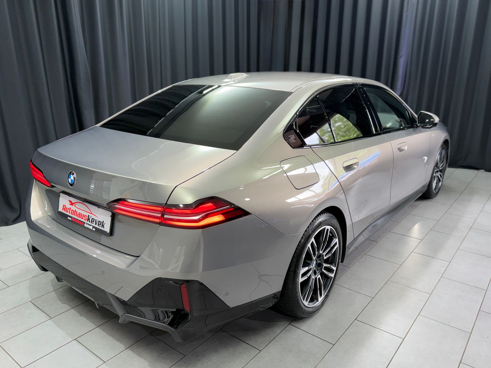 Fahrzeugabbildung BMW 520i M SPORT|H&K|360°|INDIVIDUAL|GESTIK|SHADOW