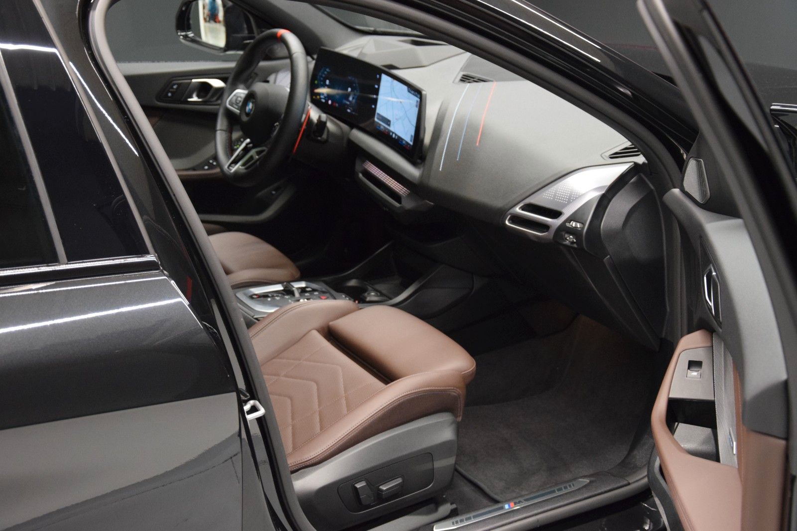 Fahrzeugabbildung BMW M135 i xDrive Pano HuD ACC AHK h/k Memory Kamera