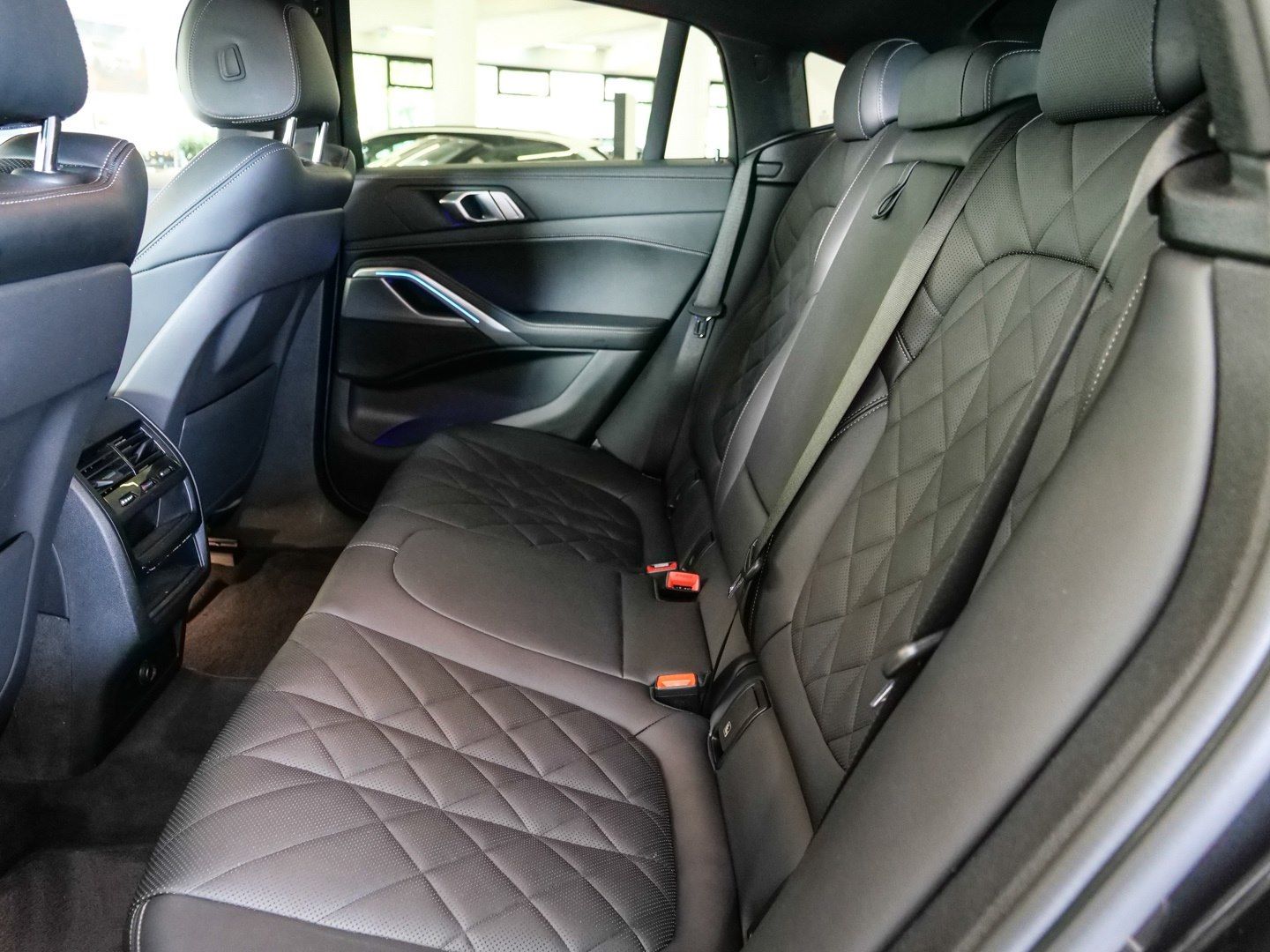 BMW X6 xDrive30d Aut Nav LED AHK Parkass+RFK 19" foto 11