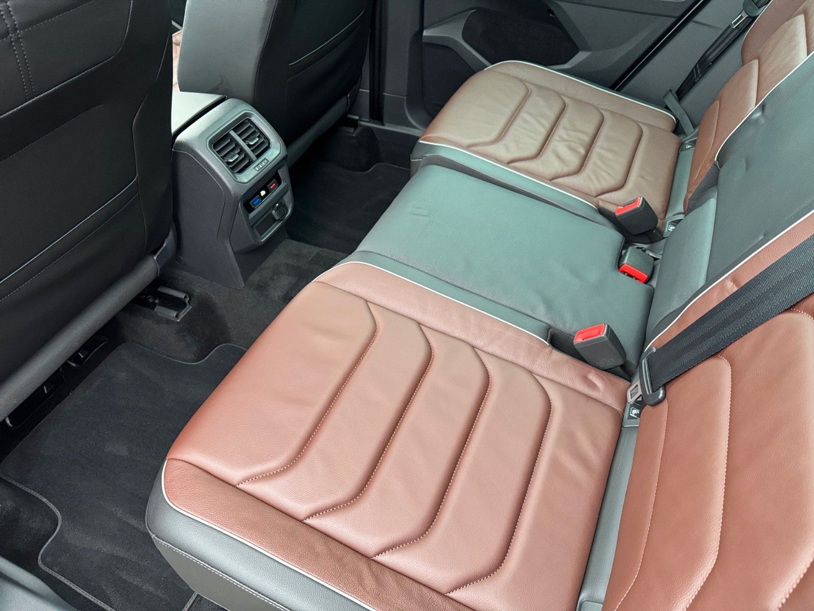 Fahrzeugabbildung Volkswagen Tiguan Elegance 4Motion 2.0 TDI