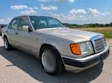 Mercedes-Benz 230E,  Oldtimer, Automatik - Mercedes-Benz 230 aus 1992