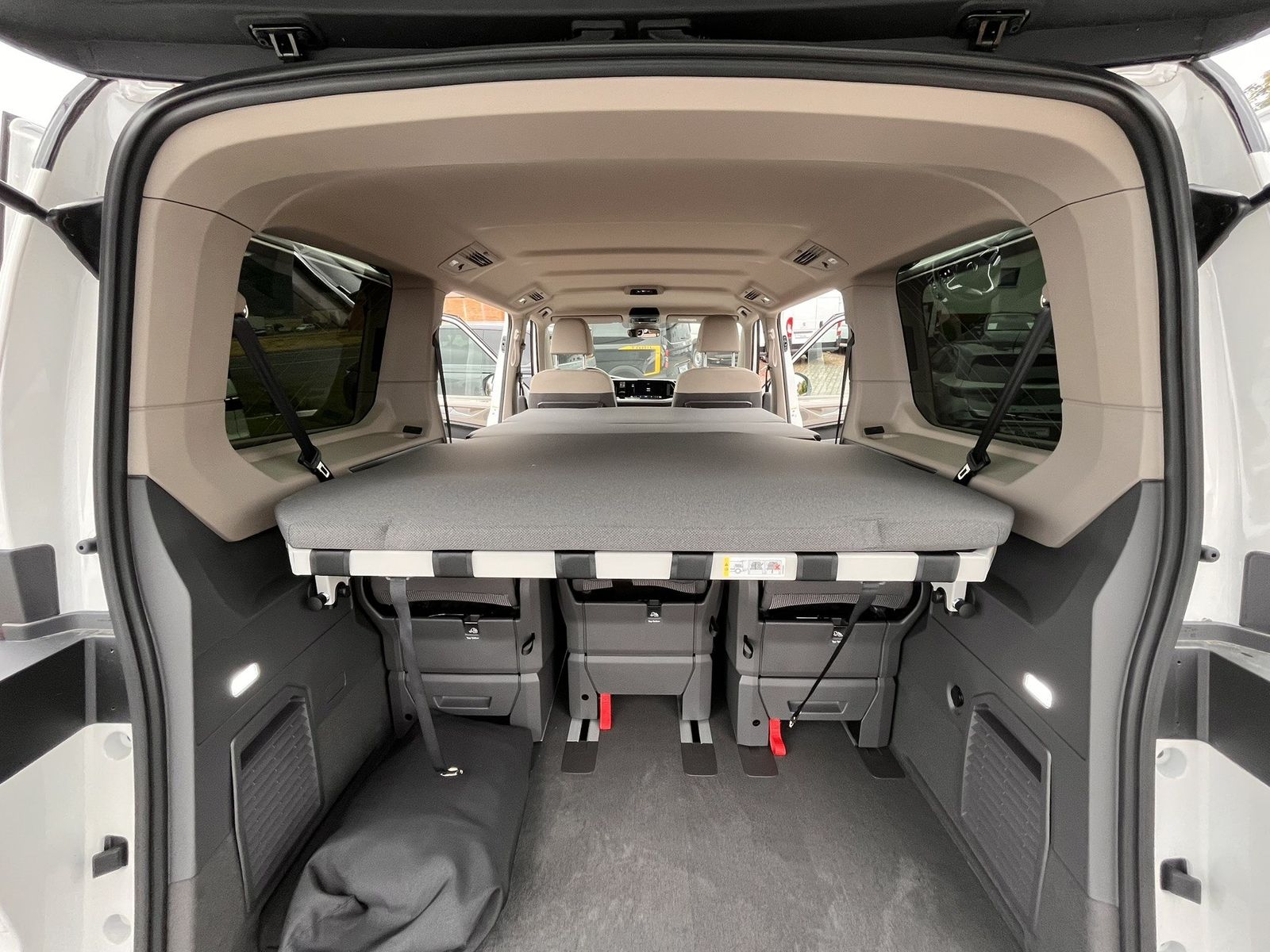 Volkswagen T7 Multivan 2,0 TDI DSG Edition Lang Gute Nacht  foto 16