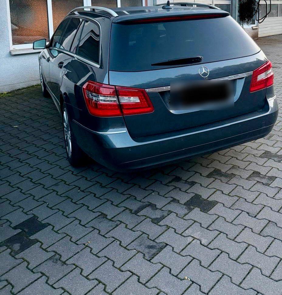 Mercedes-Benz 220 2010 — engine 170 HP (125kW)