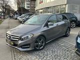 Mercedes-Benz B 220 CDI 4Matic Leder Navi Pano Led Shz Pdc Ahk - Mercedes-Benz B 220 mit Diesel-Antrieb: Automatik