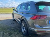 Volkswagen Tiguan 1.4 TSI ACC DSG Highlight R-Line Navi AHK - VW Tiguan von privat