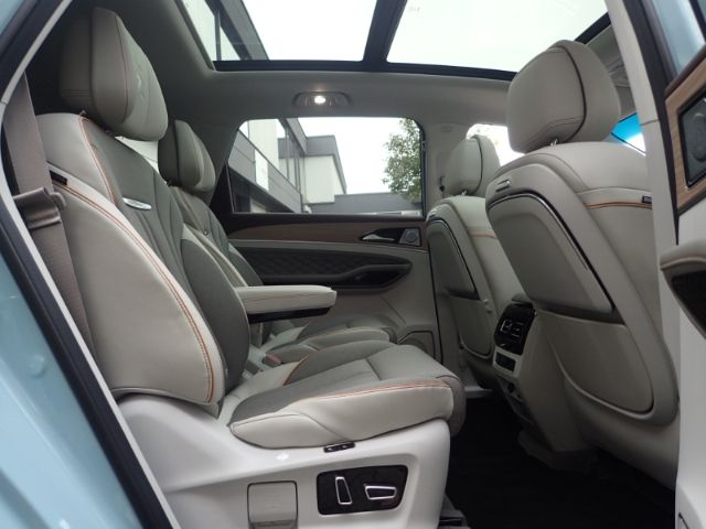 Fahrzeugabbildung DFSK Forthing 4 1,5T Allwetterreifen Unterbodenschutz