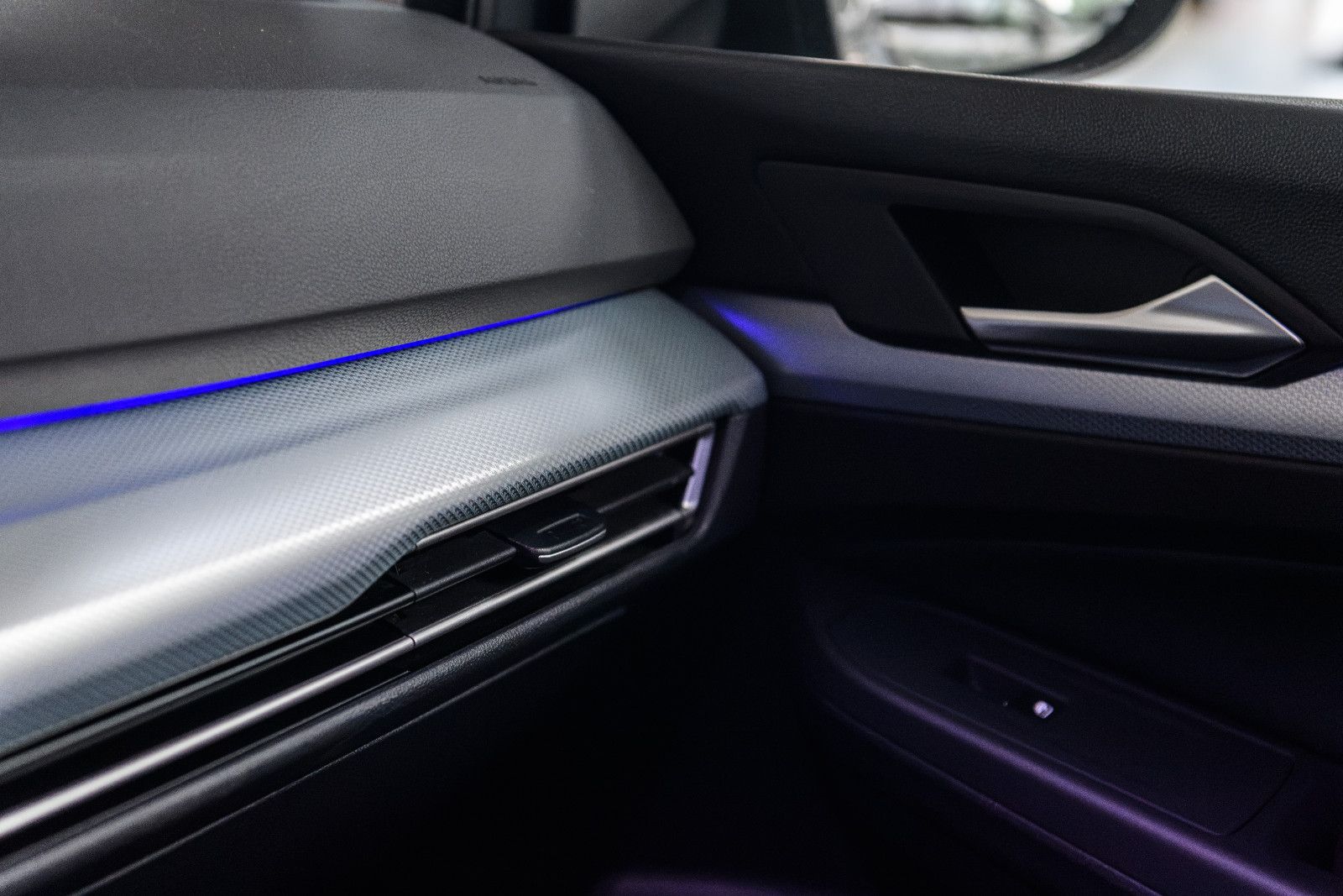 Fahrzeugabbildung Volkswagen Golf VIII Variant Goal 2.0TDI IQ-LED+AHK+360°KAM