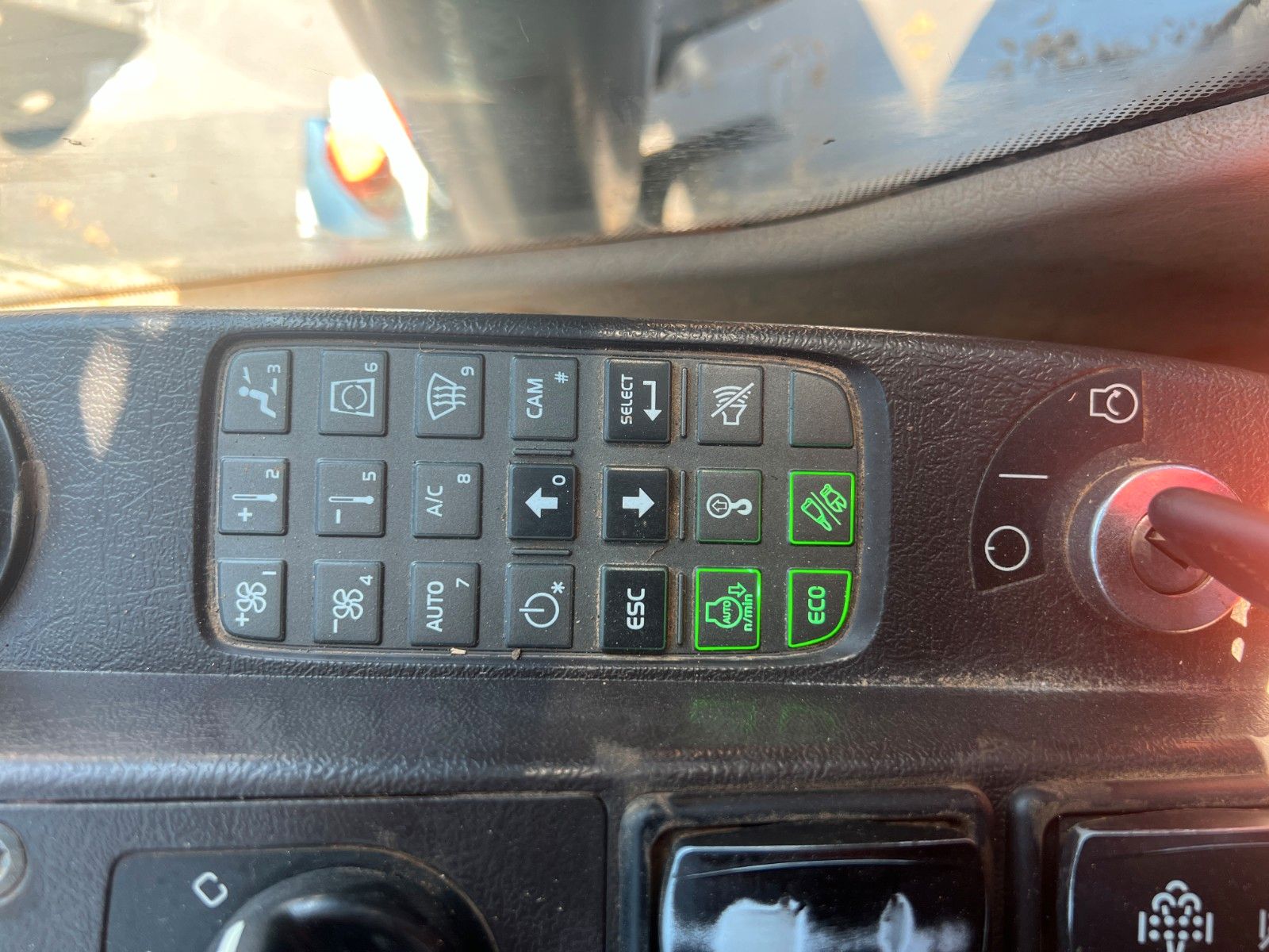 Fahrzeugabbildung Volvo EW160D / 2014 / 1xTieflöffel / Forstschutzgitter