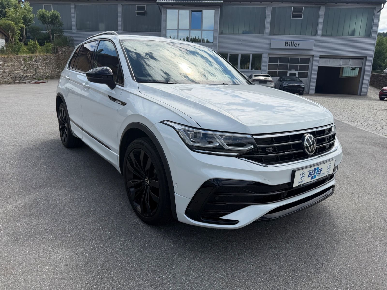 Volkswagen Tiguan 2.0 TDI 4M Black|Pano|StHz|DCC|AHK|Matrix imagem 2