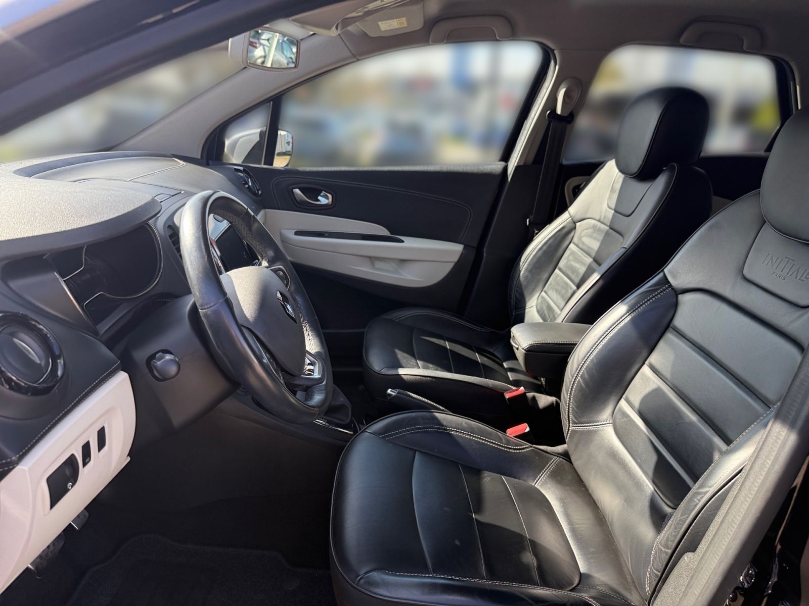 Fahrzeugabbildung Renault Captur 1.2 AT Initiale Paris ENERGY *GJR*BOSE*LE