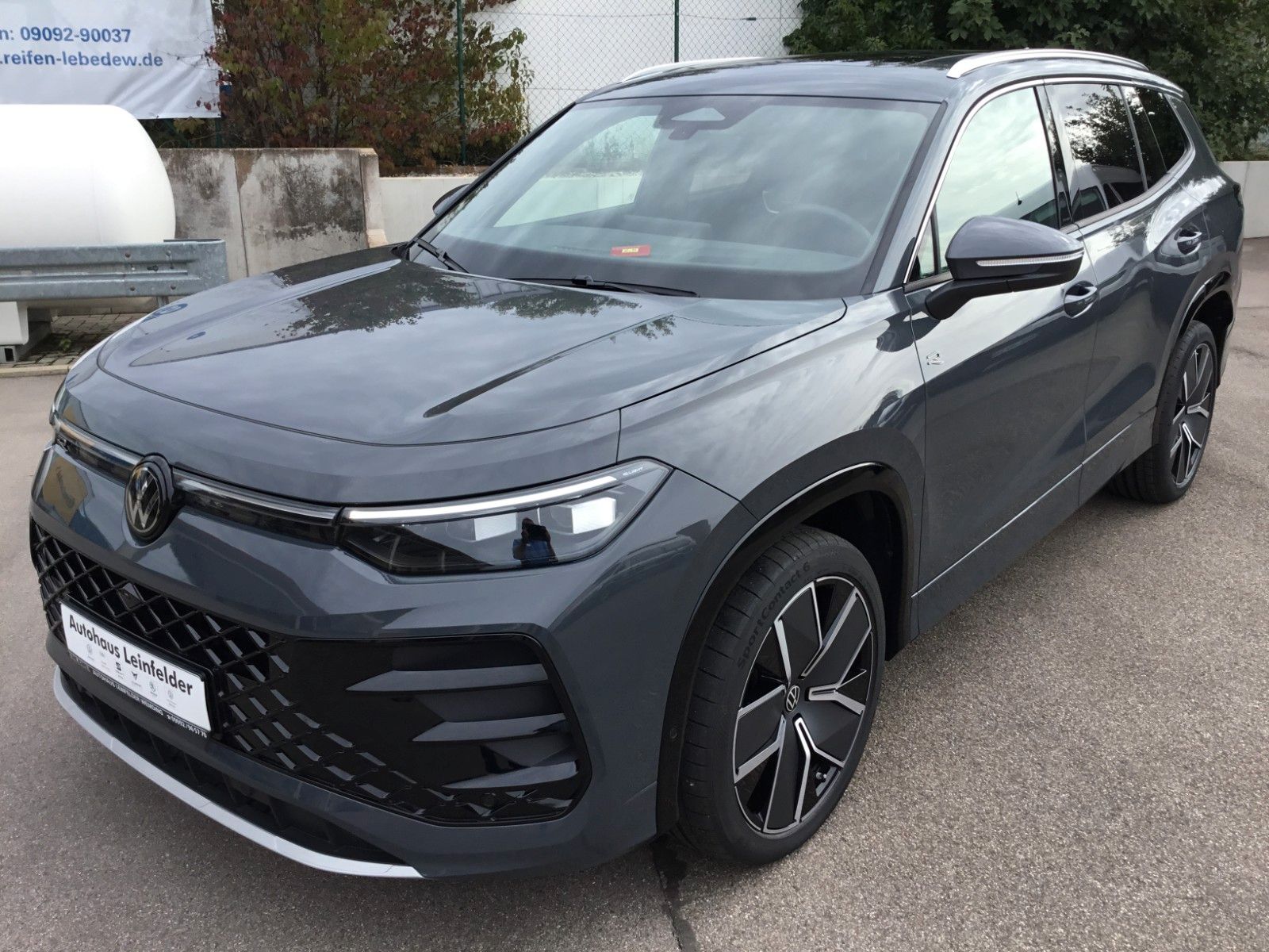 Fahrzeugabbildung Volkswagen Tayron 2.0 TSI DSG 4M R-Line+7S+Pano+AHK+Headup