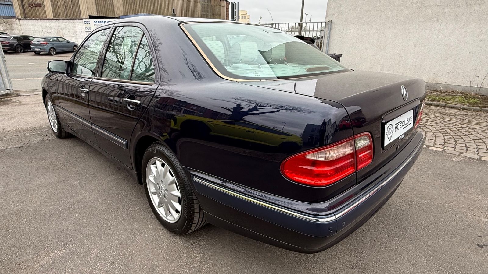 Fahrzeugabbildung Mercedes-Benz E 270 CDI ELEGANCE
