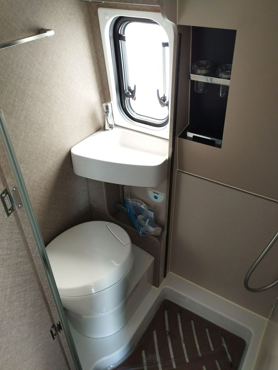 Fahrzeugabbildung Karmann Davis Lifestyle DA 591 LS Markise und Skyroof