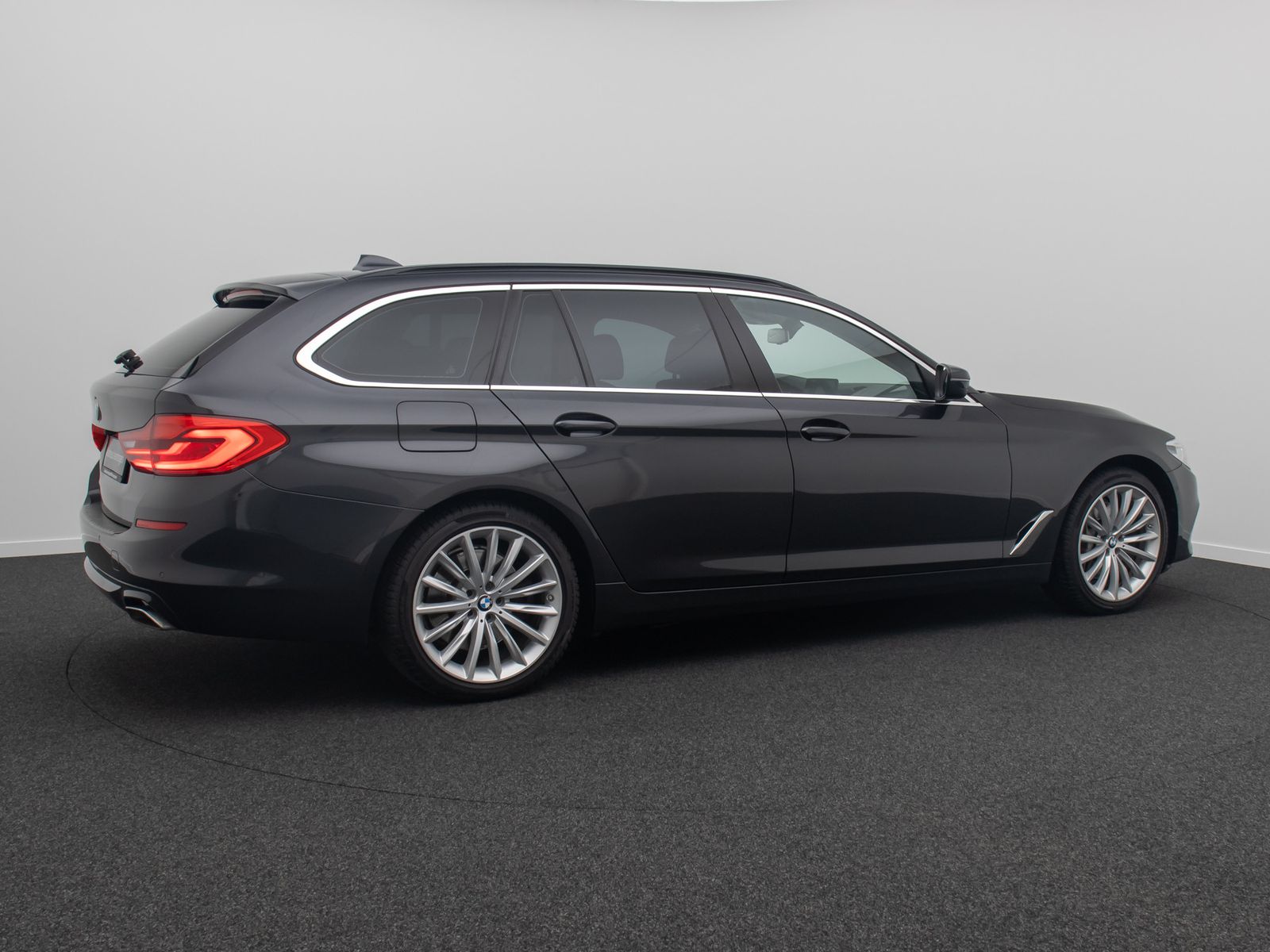 Fahrzeugabbildung BMW 540i xD HUD Kamera MSport Komfort Panorama19Zoll