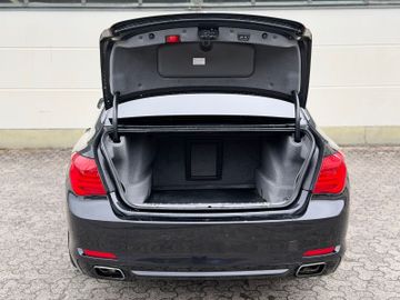 BMW 750 - 9