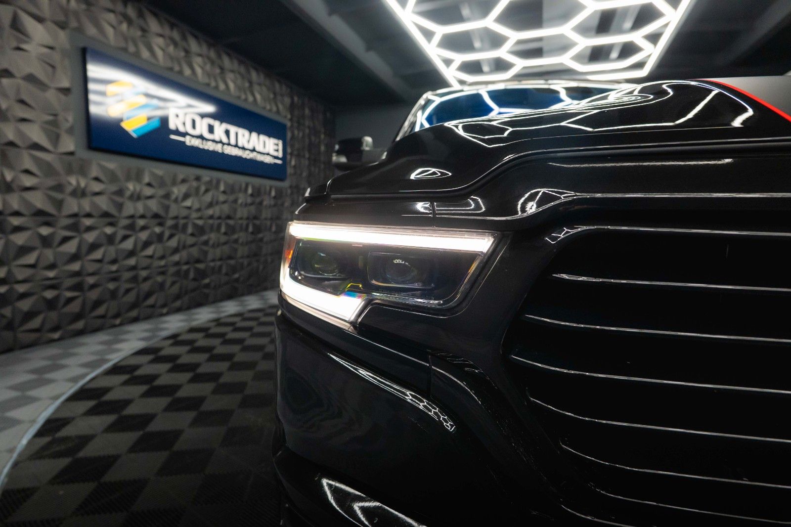 Fahrzeugabbildung Dodge RAM 5.7 V8 HEMI 4x4 LIMITED Offroad 100% Options