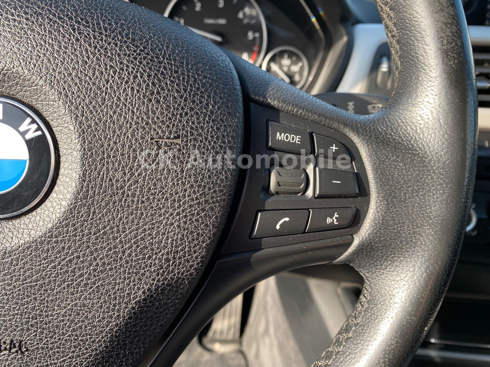 Fahrzeugabbildung BMW 320d Touring Automatik/Klima/Navi/Tempomat/PDC