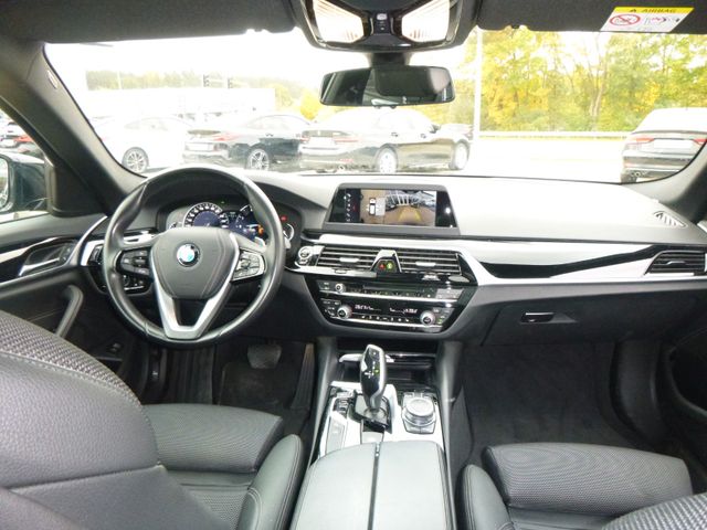 Fahrzeugabbildung BMW 520d Touring Sport Line>AUT/Sport-Line/PANO/NAV<