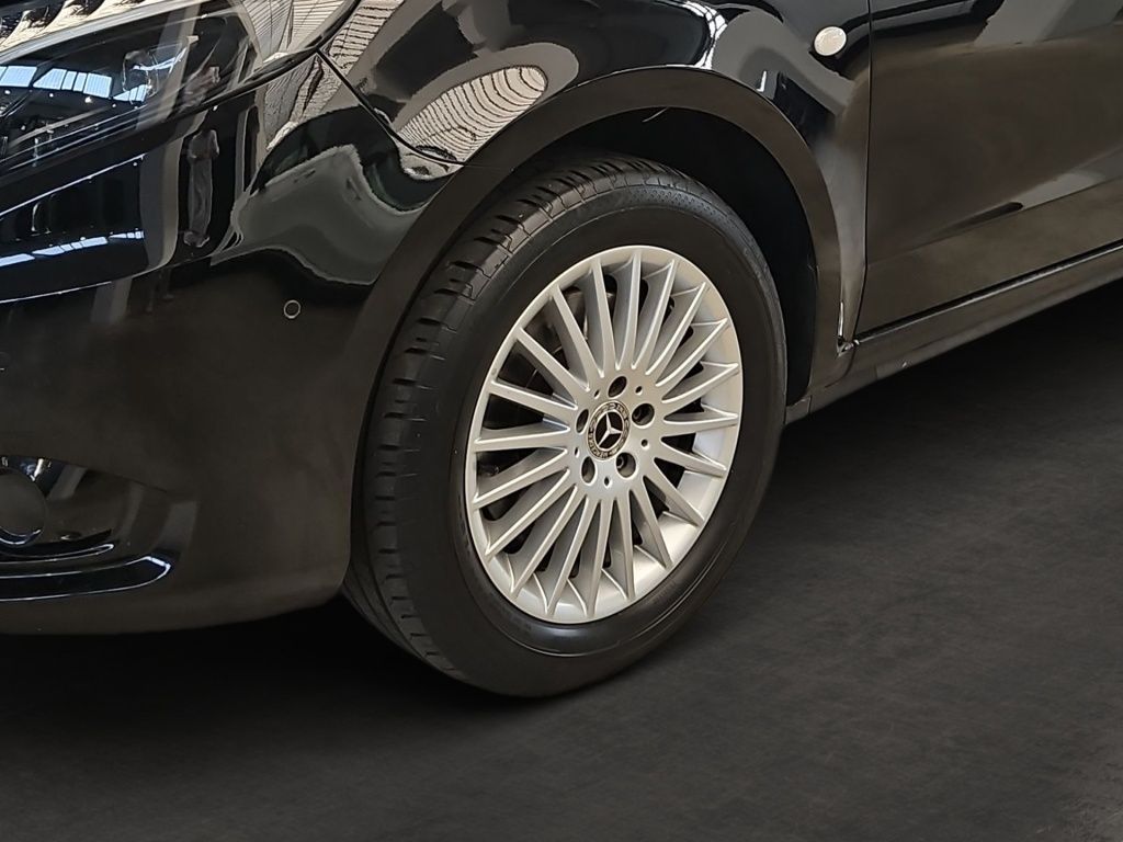 Fahrzeugabbildung Mercedes-Benz Vito 119 CDI Tourer kompakt Navi Distronic LED