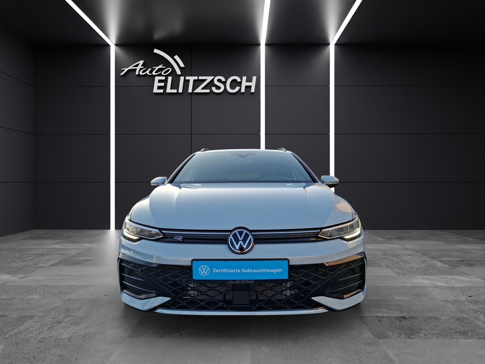 Fahrzeugabbildung Volkswagen Golf VIII Variant eTSI R-Line DSG LED AHK Navi A