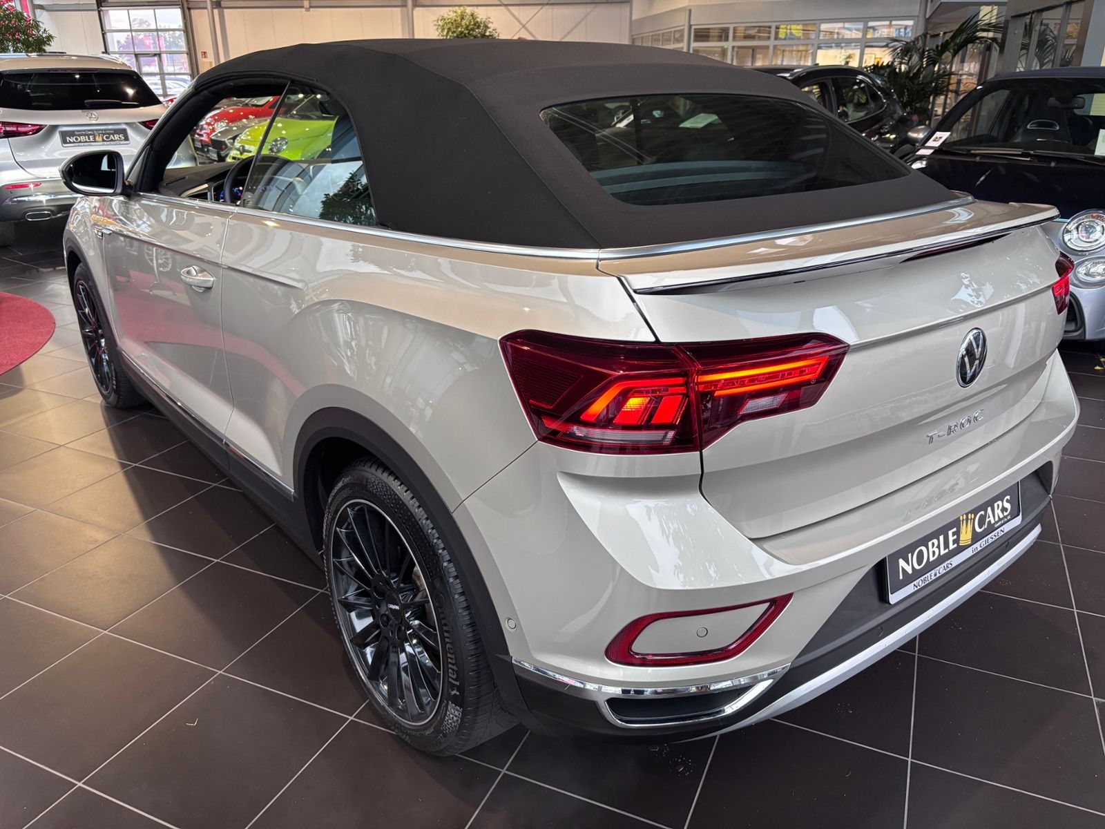 Fahrzeugabbildung Volkswagen T-Roc Cabriolet Move RFK LED NAVI ALU