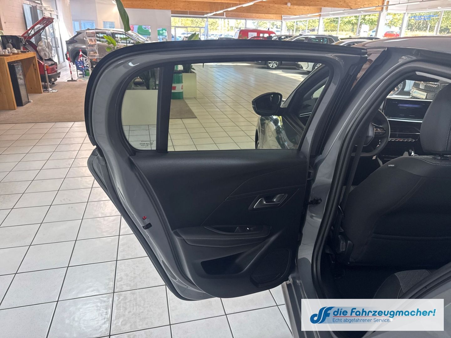 Fahrzeugabbildung Peugeot 208 Allure Navi Digitales Cockpit LED Apple CarP